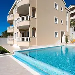 In Mit Grosser Terrasse By Interhome Dugi Rat