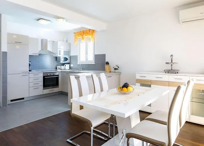 In Mit Grosser Terrasse By Interhome *