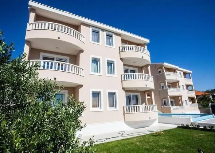 In Mit Grosser Terrasse By Interhome Dugi Rat