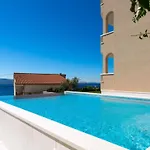 In Mit Grosser Terrasse By Interhome Apartament *