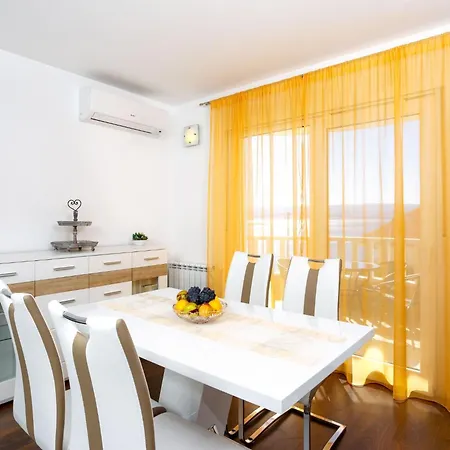 In Mit Grosser Terrasse By Interhome *
