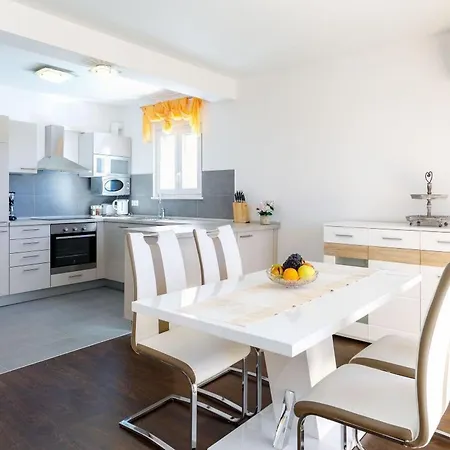 In Mit Grosser Terrasse By Interhome *