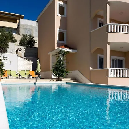 In Mit Grosser Terrasse By Interhome Apartament *