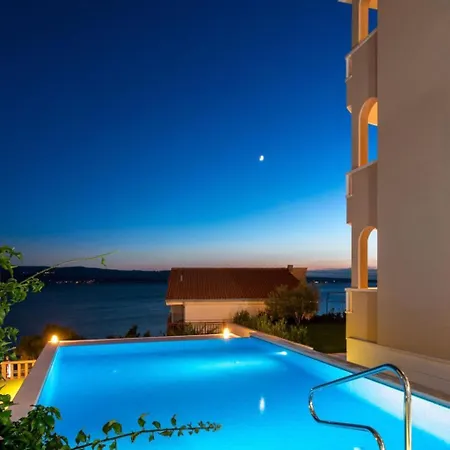 Apartament In Mit Grosser Terrasse By Interhome Dugi Rat