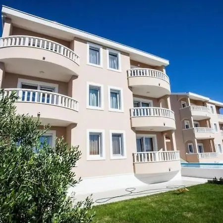 In Mit Grosser Terrasse By Interhome Dugi Rat